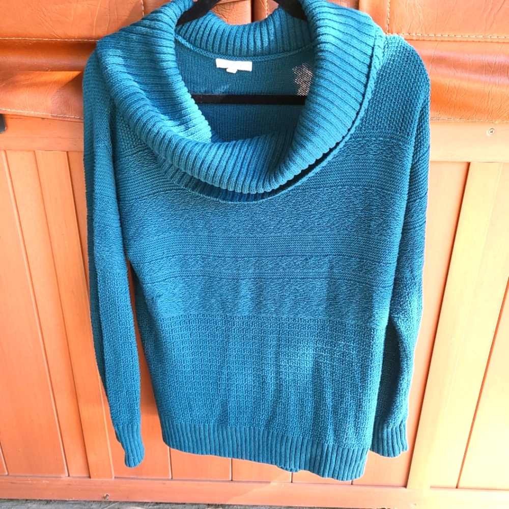 Maurices women's cowl neck sweater pretty turquoise with crochet‎ designs size M